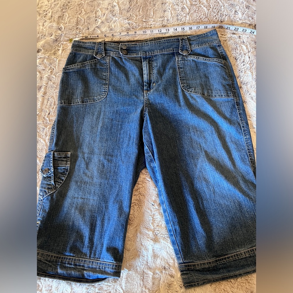 Gloria Vanderbilt Denim Capris Sz 16